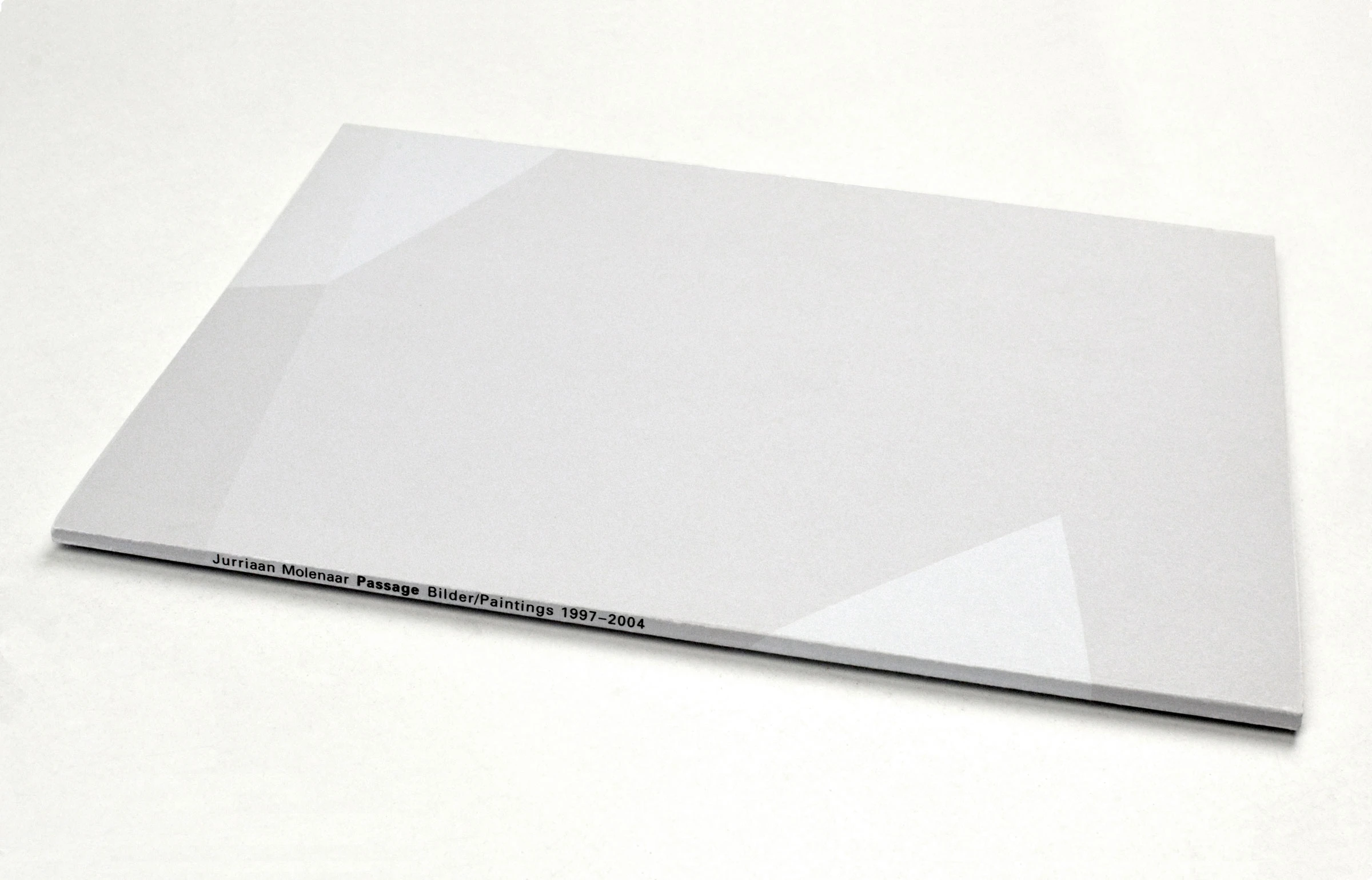 Catalogus voor Jurriaan Molenaar - Passage Bilder/Paintings 1997-2004 - omslag · grafisch vormgegeven door Sanne Beeren